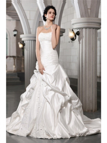 A-Line/Princess Sleeveless Strapless Beading Applique Hand-Made Flower Long Satin Wedding Dresses