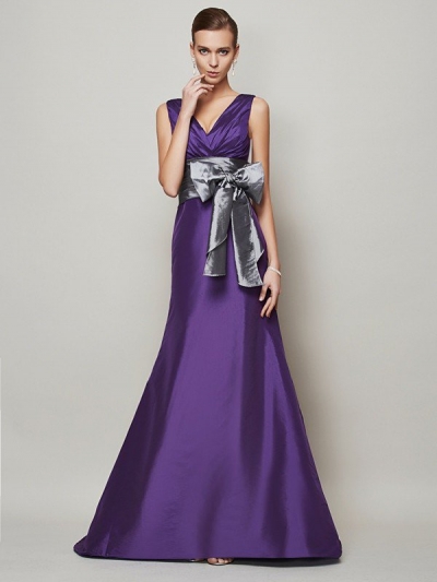 A-Line/Princess V-neck Sleeveless Sash/Ribbon/Belt Long Taffeta Dresses [40344]