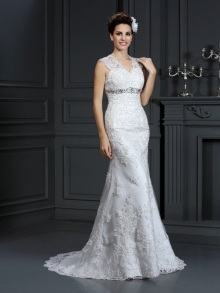 Sheath/Column V-neck Beading Sleeveless Long Lace Wedding Dresses