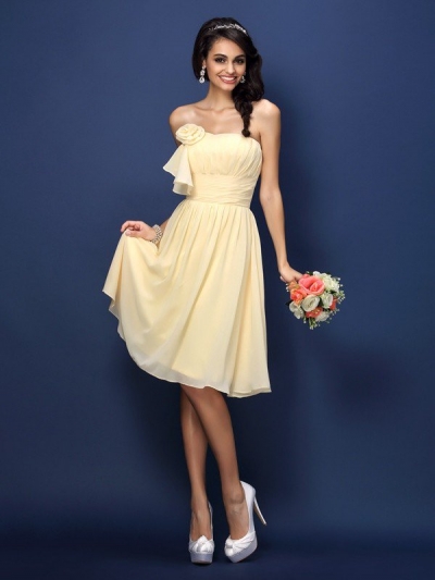 A-Line/Princess Strapless Hand-Made Flower Pleats Sleeveless Short Chiffon Bridesmaid Dresses