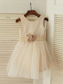 A-line/Princess Scoop Sleeveless Sash/Ribbon/Belt Long Tulle Dresses