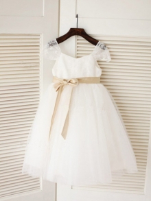 Ball Gown Scoop Sleeveless Sash/Ribbon/Belt Long Tulle Dresses