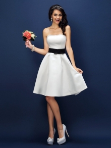 A-Line/Princess Strapless Sash/Ribbon/Belt Sleeveless Short Satin Bridesmaid Dresses